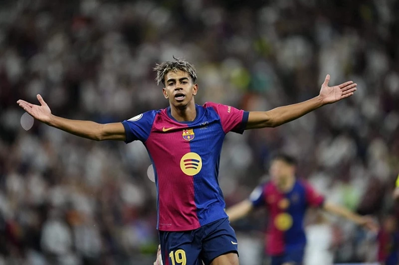 يامال يتصدر قائمة المرشحين لجائزة الفتى الذهبي 2025 رغم صعوبة التتويج